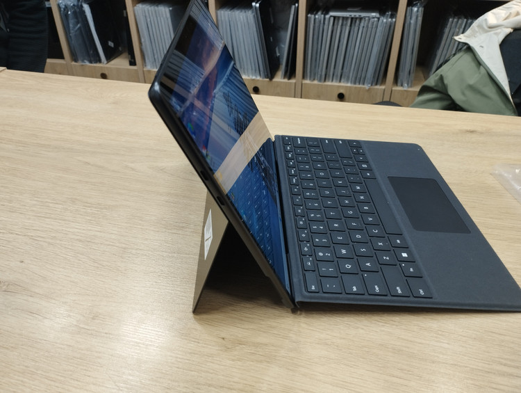 لپتاپ سرفیس پرو 9 Surface Pro 9 /Core i7-1255U /16/256/Intel Iris XE/13in