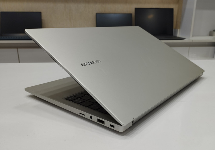 لپ تاپ سامسونگ Samsung Galaxy 750 XFG /Core i5-1335U/16/512/Intel Iris XE/15.6in FHD