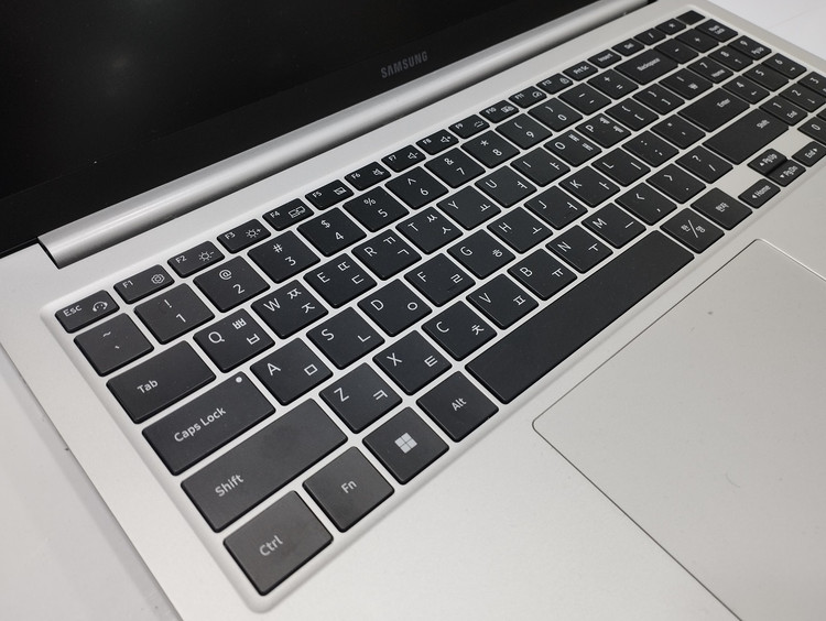 لپ تاپ سامسونگ Samsung Galaxy 750 XFG /Core i7-1355U/16/512/Intel Iris XE/15.6in FHD