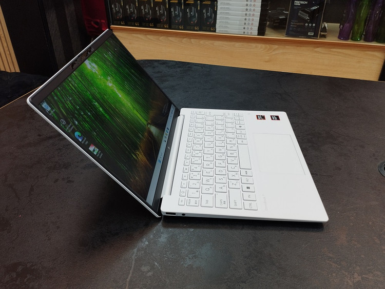لپتاپ HP Omnibook 7 Aero 13 /Ryzen 5 Ai/16/512/2GB AMD/NPU/13in FHD