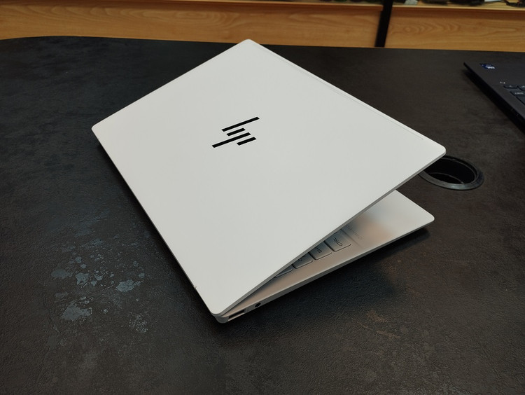 لپتاپ HP Omnibook 7 Aero 13 /Ryzen 7 Ai/32/512/2GB AMD/NPU/13in FHD