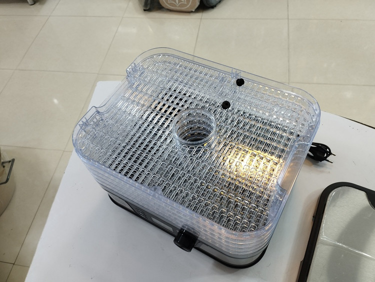 میوه خشک کن بلک کوکر مدل BC-323FD توان 800 وات ظرفیت 5 طبقه