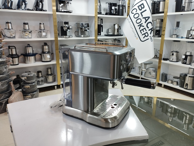 اسپرسوساز بلک کوکر مدل BC-001CM با ظرفیت مخزن 1.8 لیتر و فشار 20 بار