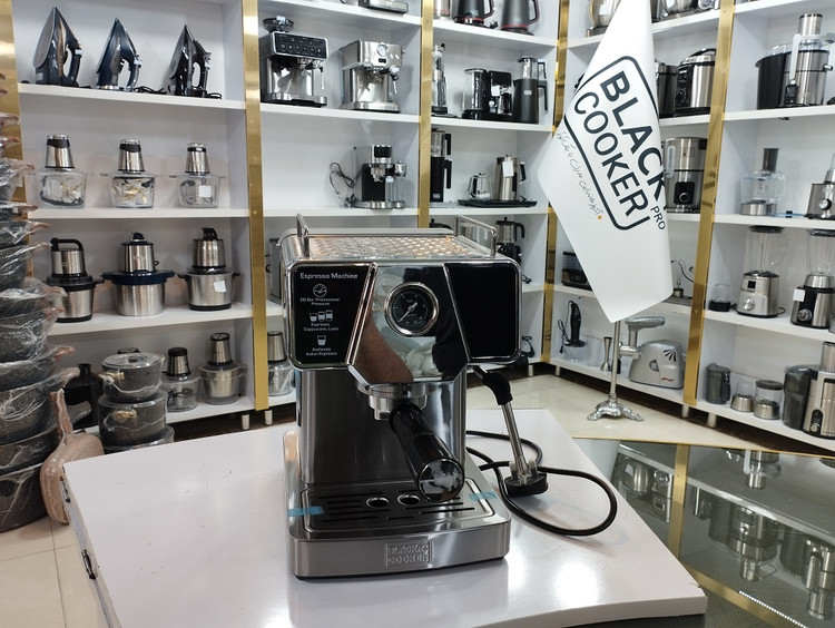 اسپرسوساز بلک کوکر مدل BC-2750 با ظرفیت مخزن 1.8 لیتر و فشار 20 بار