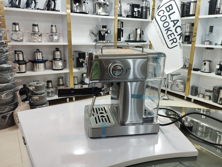 اسپرسوساز بلک کوکر مدل BC-2750 با ظرفیت مخزن 1.8 لیتر و فشار 20 بار