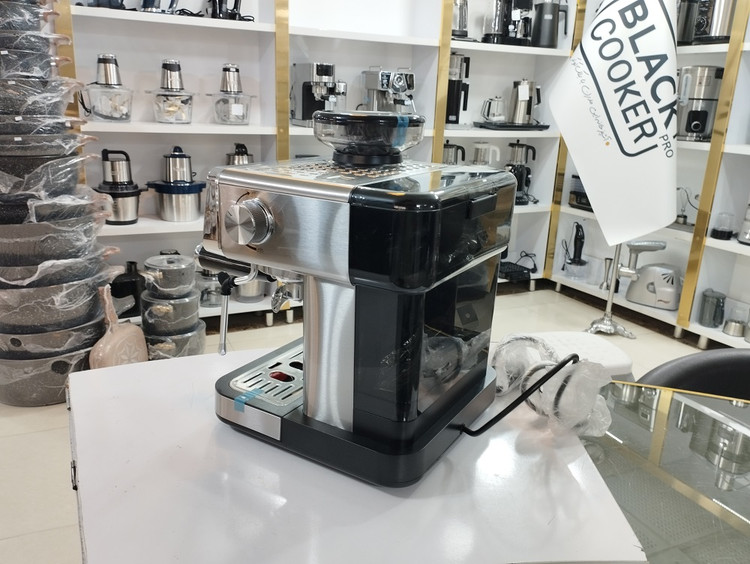 اسپرسوساز بلک کوکر مدل BC-002ECM با ظرفیت مخزن 2 لیتر و فشار 20 بار