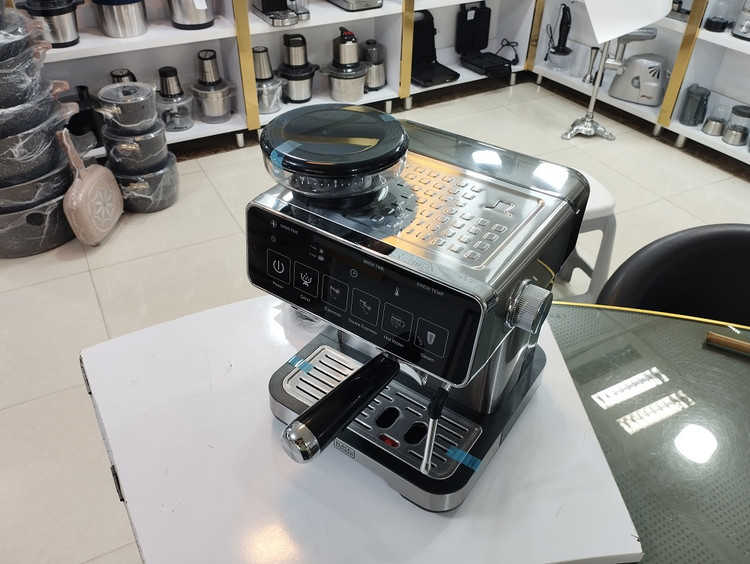 اسپرسوساز بلک کوکر مدل BC-002ECM با ظرفیت مخزن 2 لیتر و فشار 20 بار