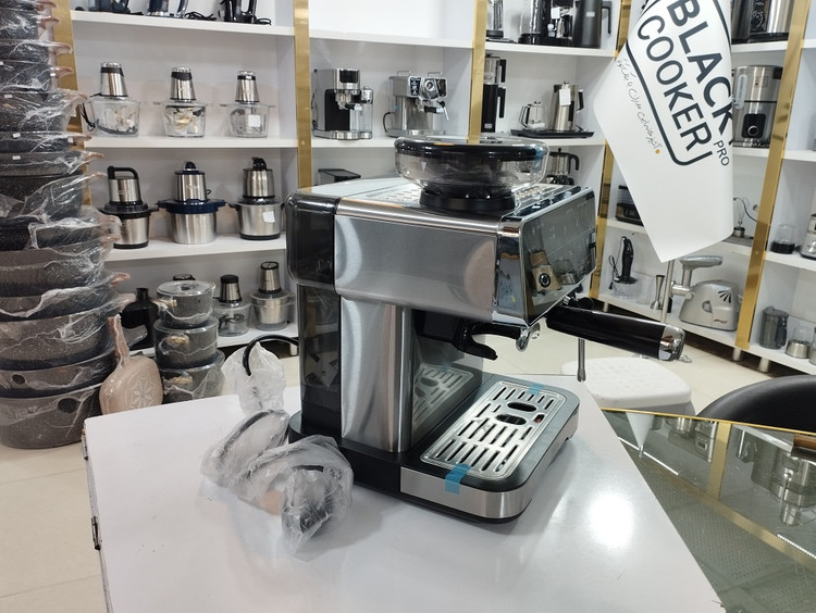 اسپرسوساز بلک کوکر مدل BC-002ECM با ظرفیت مخزن 2 لیتر و فشار 20 بار