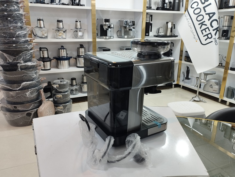 اسپرسوساز بلک کوکر مدل BC-002ECM با ظرفیت مخزن 2 لیتر و فشار 20 بار