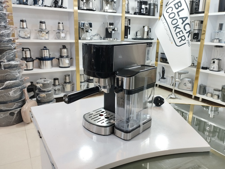 اسپرسوساز بلک کوکر مدل BC-2750EM با ظرفیت مخزن 1.8 لیتر و فشار 20 بار