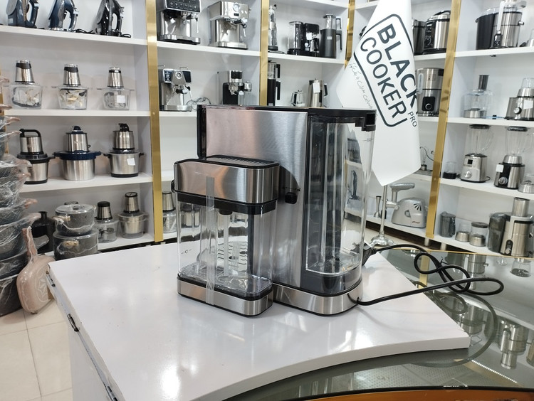 اسپرسوساز بلک کوکر مدل BC-2750EM با ظرفیت مخزن 1.8 لیتر و فشار 20 بار