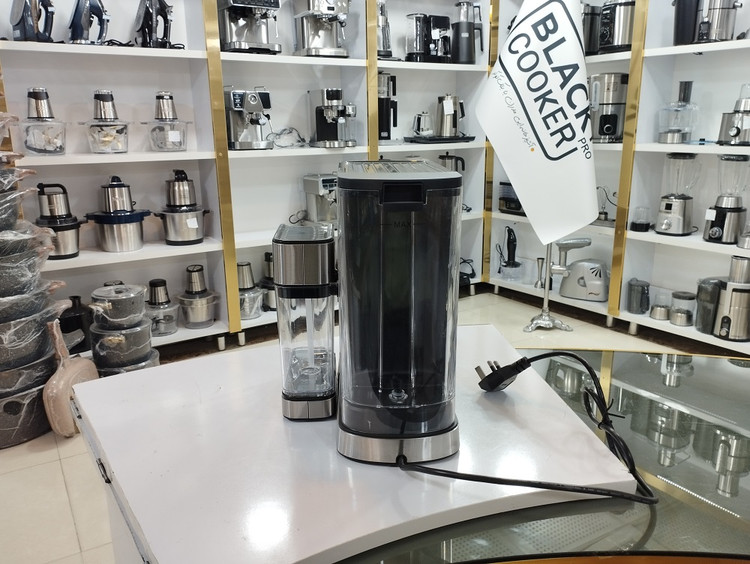اسپرسوساز بلک کوکر مدل BC-2750EM با ظرفیت مخزن 1.8 لیتر و فشار 20 بار