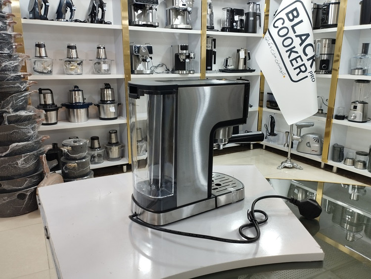 اسپرسوساز بلک کوکر مدل BC-2750EM با ظرفیت مخزن 1.8 لیتر و فشار 20 بار