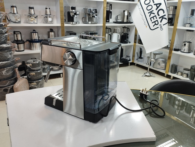 اسپرسوساز بلک کوکر مدل BC-4216CM با ظرفیت مخزن 1.6 لیتر و فشار 20 بار