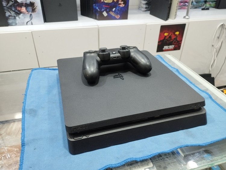 کنسول بازی سونی نسخه اکانتی PS4 Slim ، حافظه یک ترابایت