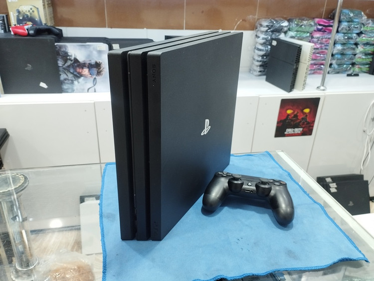 کنسول بازی سونی نسخه اکانتی PS4 Pro ، حافظه یک ترابایت