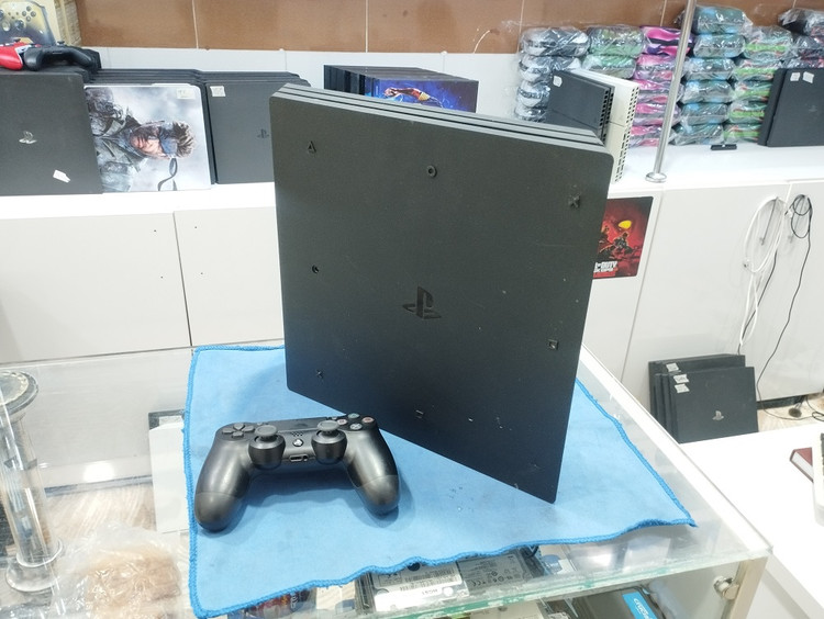 کنسول بازی سونی نسخه اکانتی PS4 Pro ، حافظه یک ترابایت