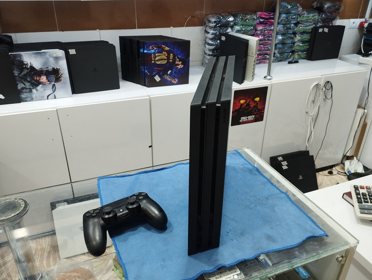 کنسول بازی سونی نسخه اکانتی PS4 Pro ، حافظه یک ترابایت
