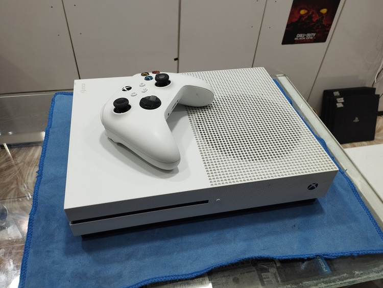 کنسول بازی مایکروسافت XBox One S، حافظه یک ترابایت