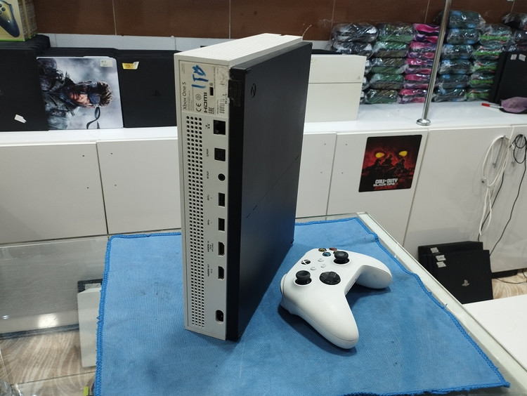 کنسول بازی مایکروسافت XBox One S، حافظه یک ترابایت