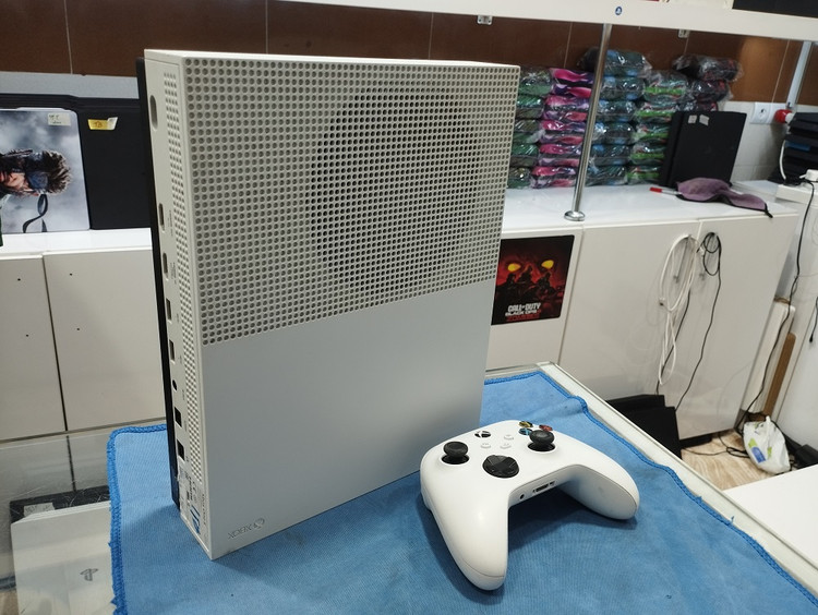 کنسول بازی مایکروسافت XBox One S، حافظه یک ترابایت