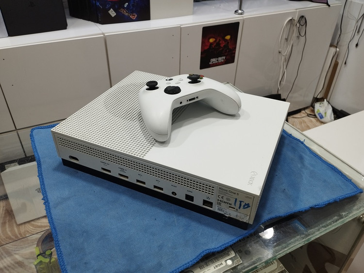 کنسول بازی مایکروسافت XBox One S، حافظه یک ترابایت