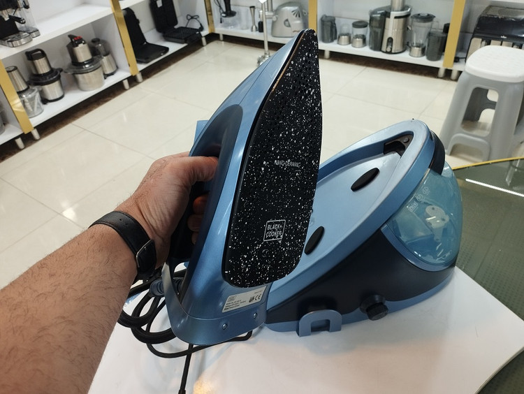 اتو بخار مخزن دار بلک کوکر 2200 وات مدل BC96SL