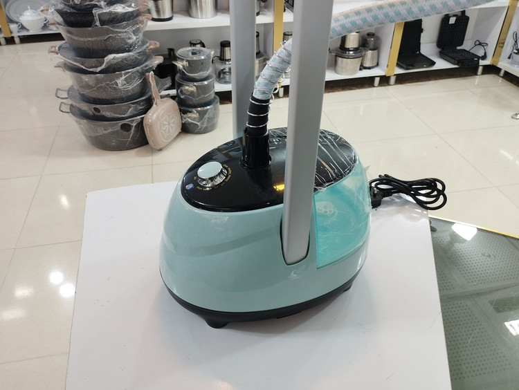 اتو بخار ایستاده بلک کوکر 1800 وات مدل BC211SL