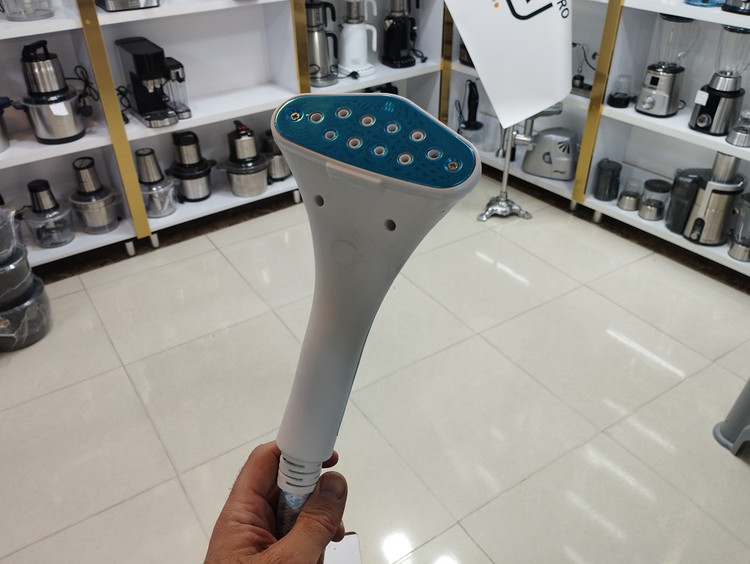 اتو بخار ایستاده بلک کوکر 1800 وات مدل BC211SL