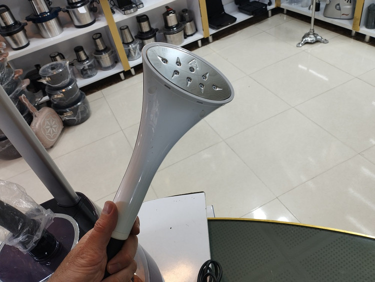 اتو بخار ایستاده بلک کوکر 2200 وات پنل لمسی مدل BPC224