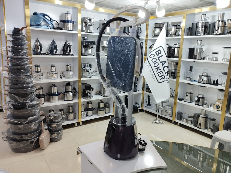 اتو بخار ایستاده بلک کوکر 2200 وات پنل لمسی مدل BPC224