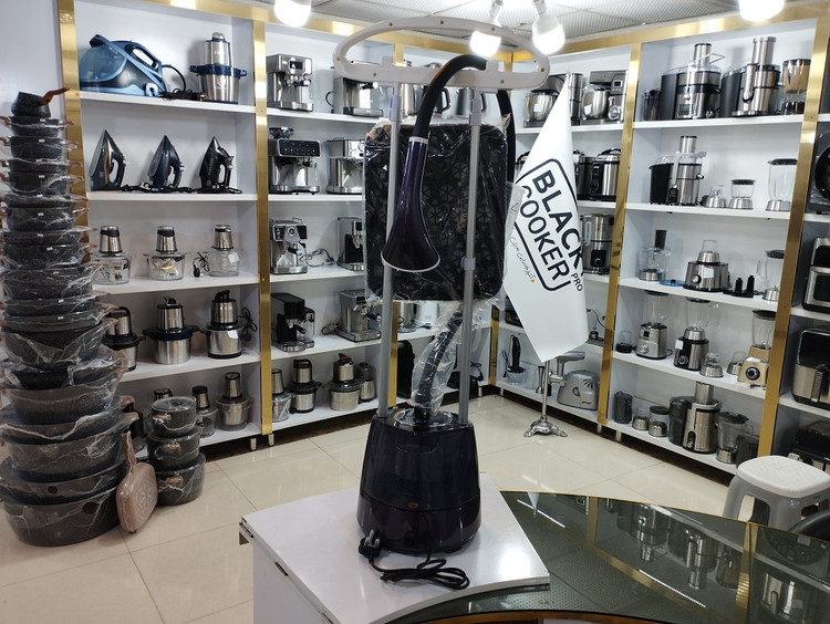 اتو بخار ایستاده بلک کوکر 2200 وات پنل لمسی مدل BPC224