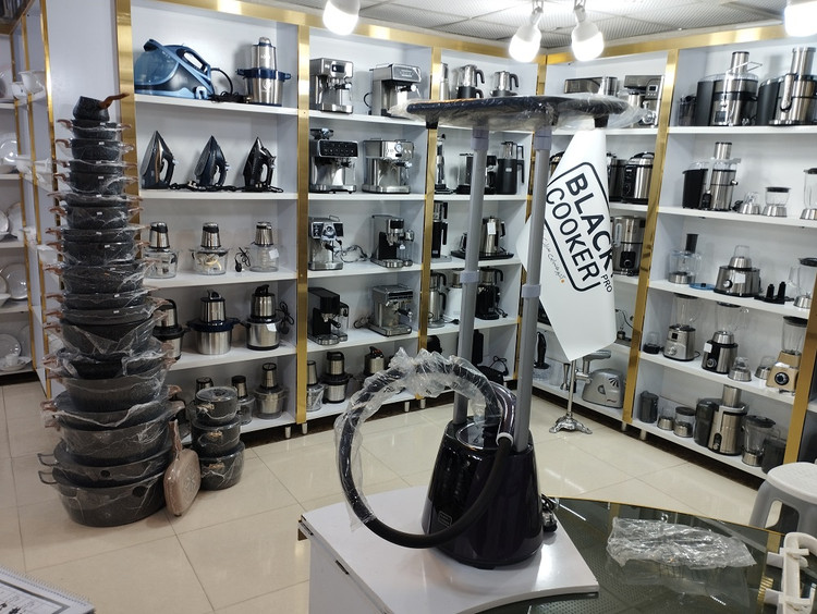 اتو بخار ایستاده بلک کوکر 2200 وات پنل لمسی مدل BPC224